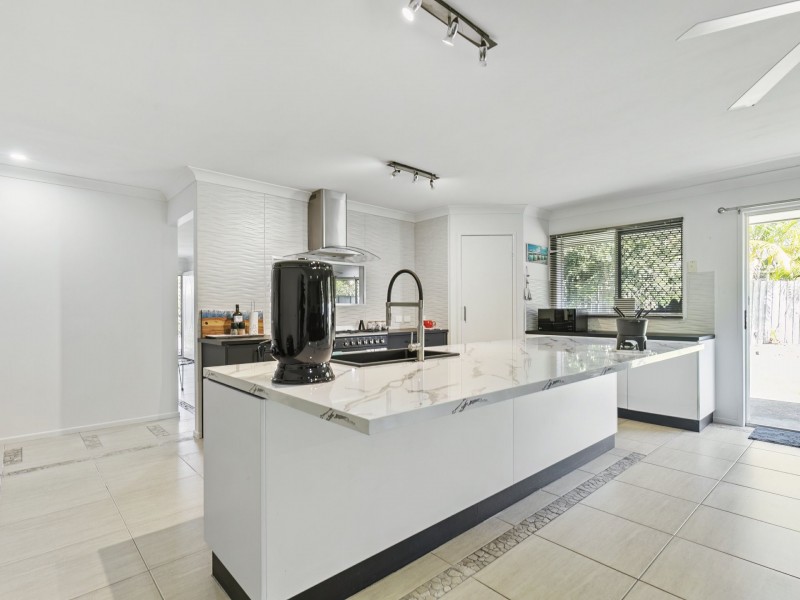 14 Bondi Court, Sandstone Point QLD 4511