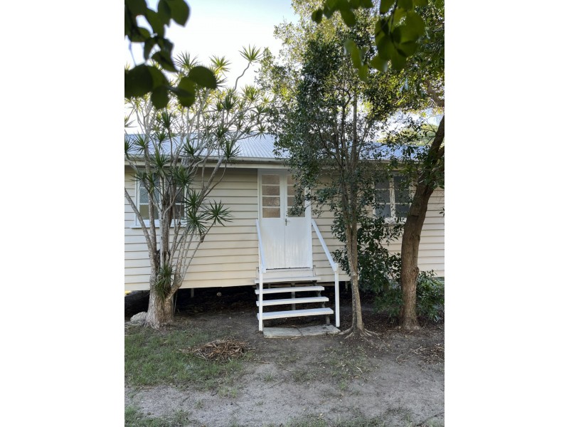 2 Bishop Road, Beachmere QLD 4510