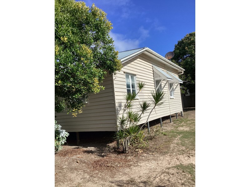 2 Bishop Road, Beachmere QLD 4510