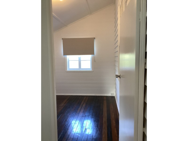 2 Bishop Road, Beachmere QLD 4510