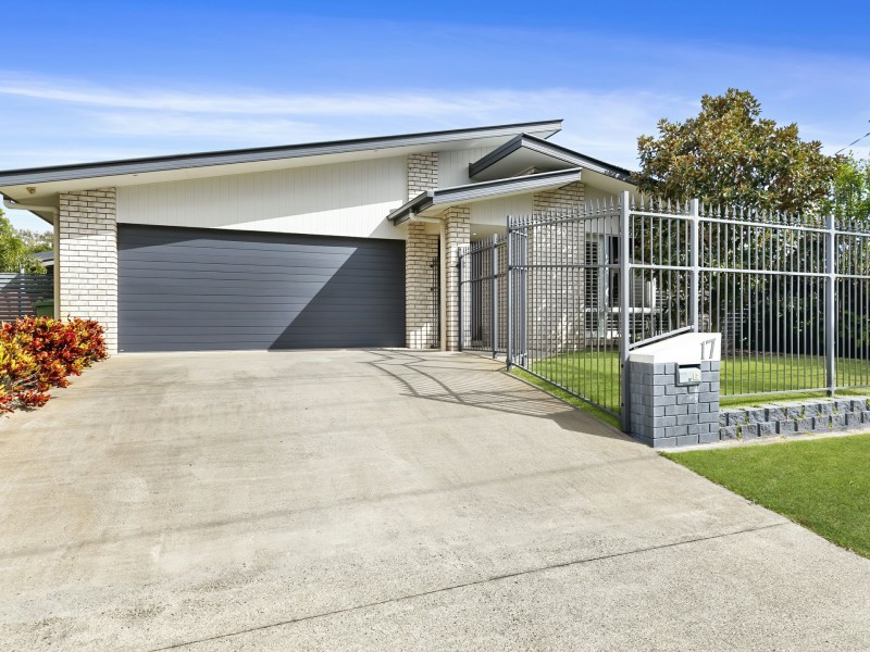 17 Captain Cook Drive, Banksia Beach QLD 4507