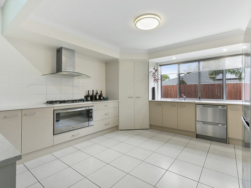 17 Captain Cook Drive, Banksia Beach QLD 4507