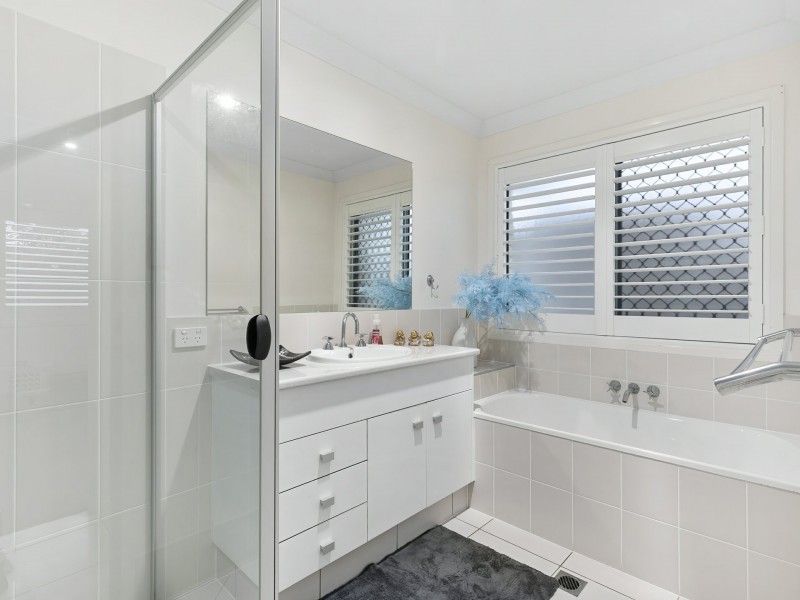 17 Captain Cook Drive, Banksia Beach QLD 4507
