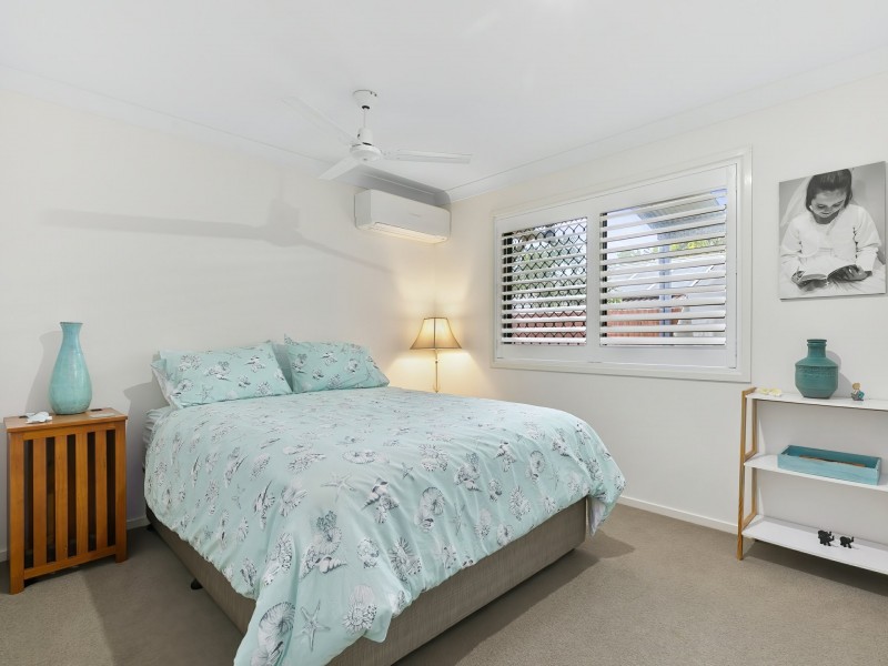 17 Captain Cook Drive, Banksia Beach QLD 4507