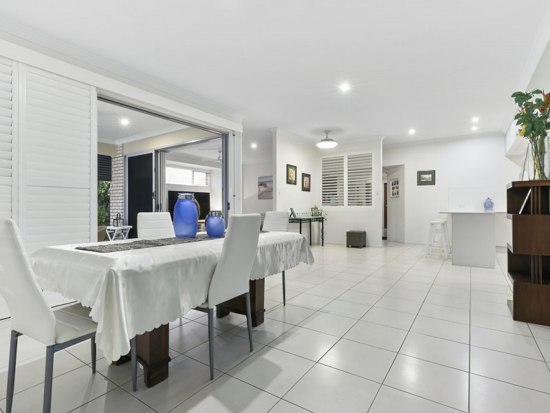 17 Captain Cook Drive, Banksia Beach QLD 4507