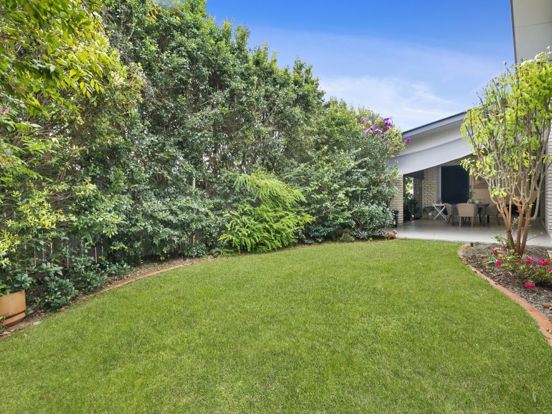 17 Captain Cook Drive, Banksia Beach QLD 4507