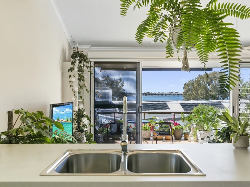 8A/16 Spinnaker Drive, Sandstone Point QLD 4511
