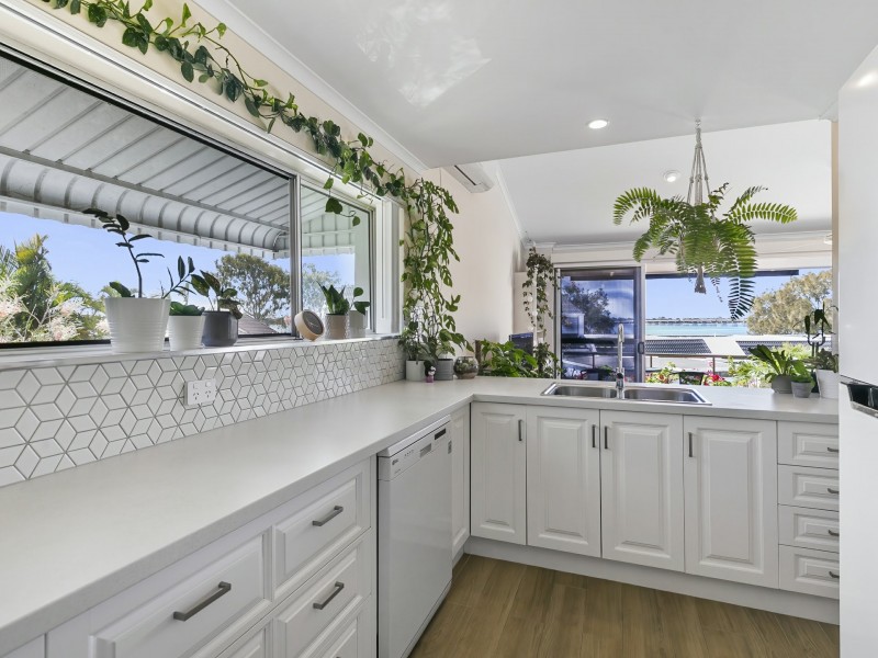 8A/16 Spinnaker Drive, Sandstone Point QLD 4511