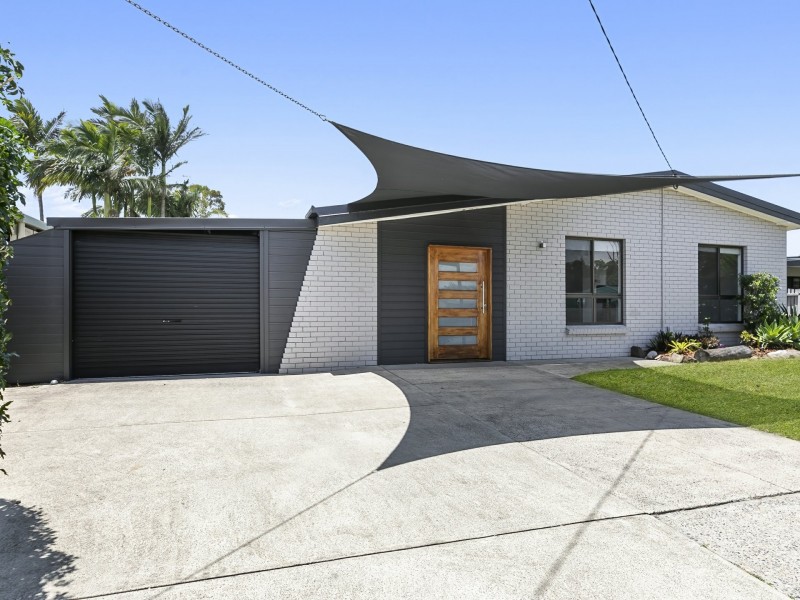 12 Dianthus Avenue, Banksia Beach QLD 4507