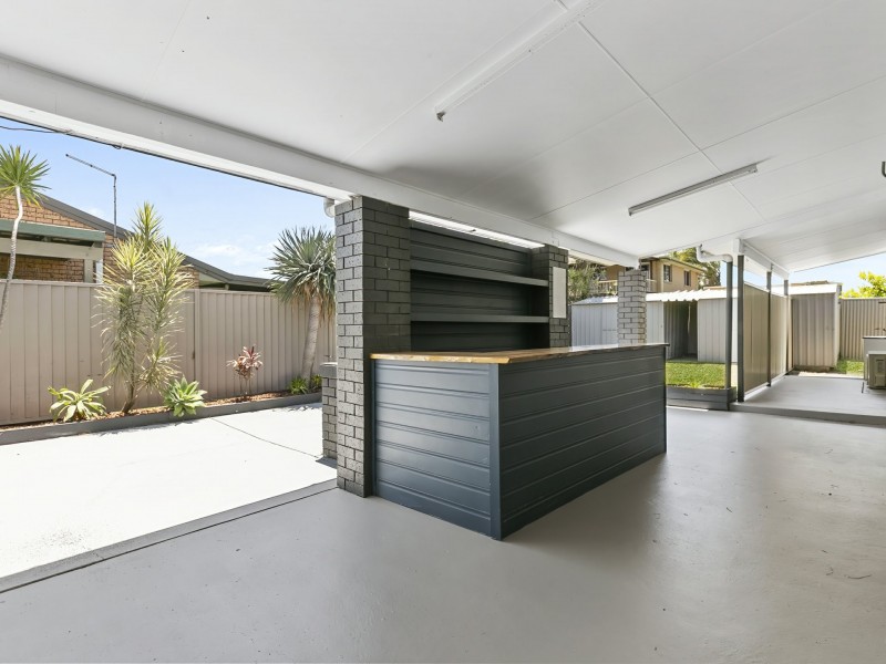 12 Dianthus Avenue, Banksia Beach QLD 4507