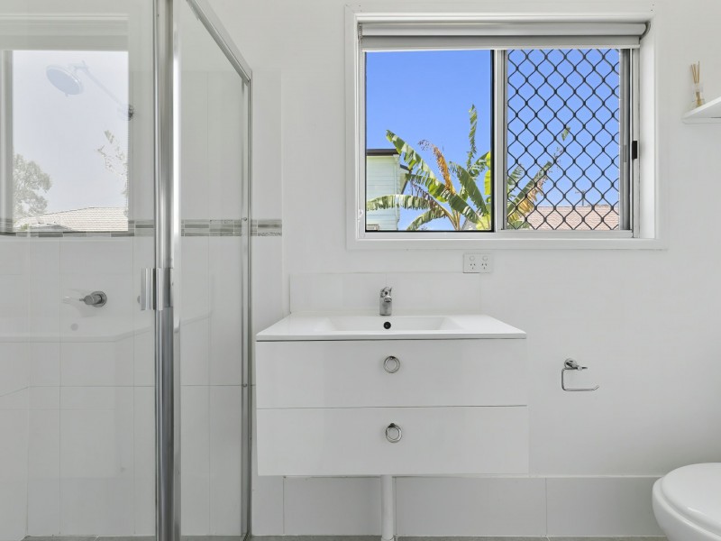 12 Dianthus Avenue, Banksia Beach QLD 4507