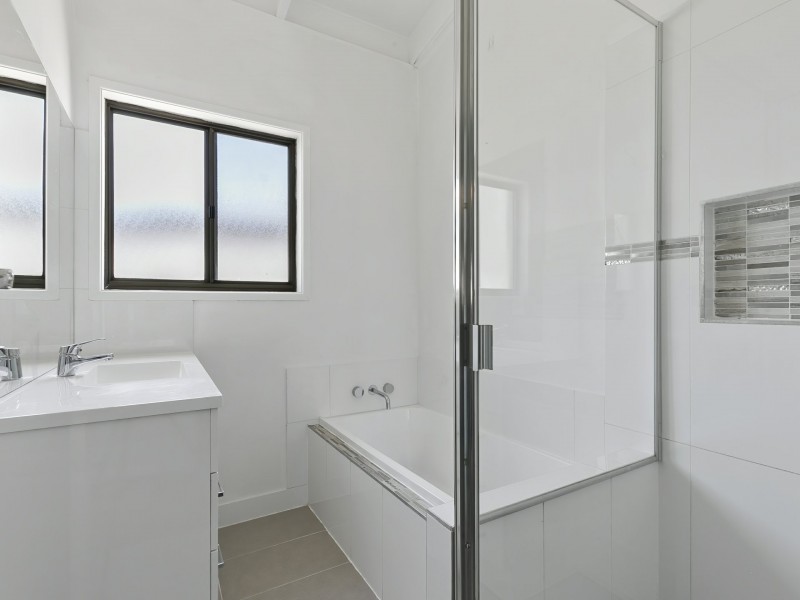 12 Dianthus Avenue, Banksia Beach QLD 4507