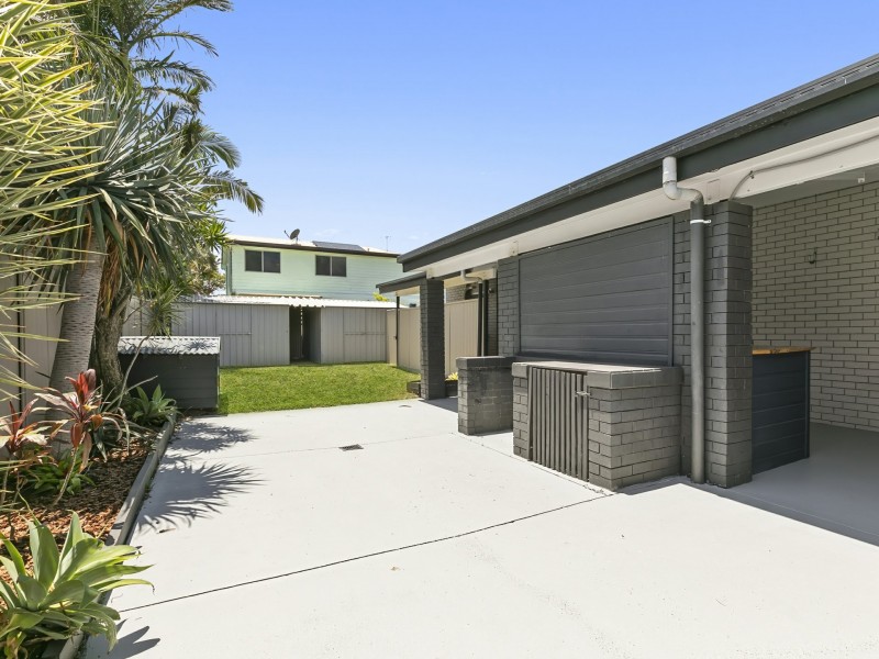 12 Dianthus Avenue, Banksia Beach QLD 4507