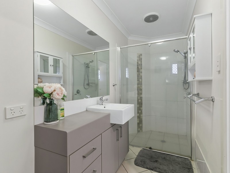 1 Sinclair Place, Ningi QLD 4511