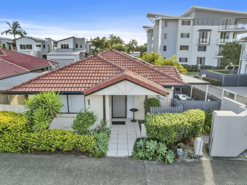 1 Seabreeze Court, Sandstone Point QLD 4511