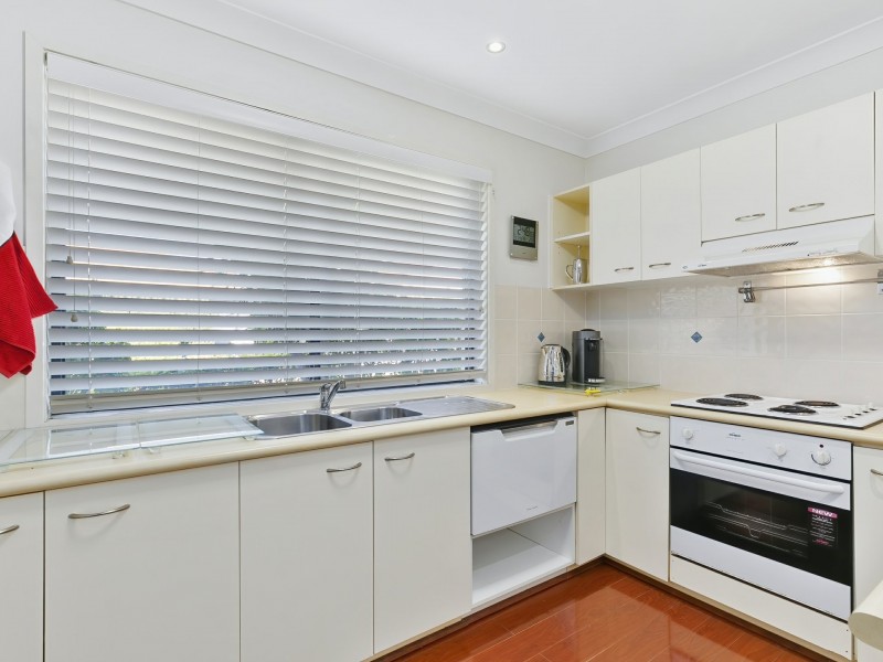 1 Seabreeze Court, Sandstone Point QLD 4511