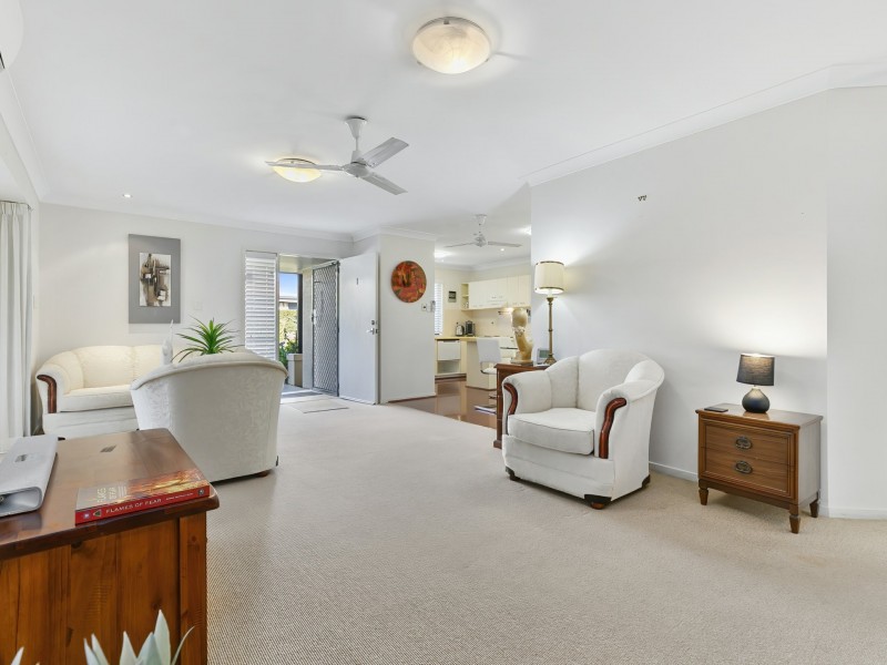 1 Seabreeze Court, Sandstone Point QLD 4511