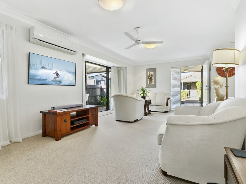 1 Seabreeze Court, Sandstone Point QLD 4511