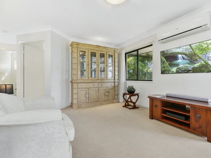 1 Seabreeze Court, Sandstone Point QLD 4511