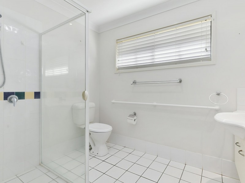 1 Seabreeze Court, Sandstone Point QLD 4511