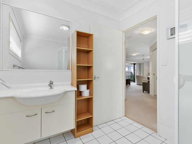1 Seabreeze Court, Sandstone Point QLD 4511