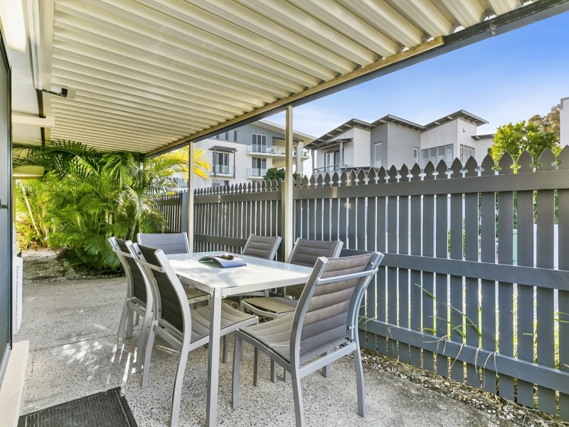 1 Seabreeze Court, Sandstone Point QLD 4511