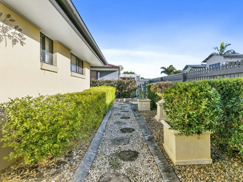 1 Seabreeze Court, Sandstone Point QLD 4511