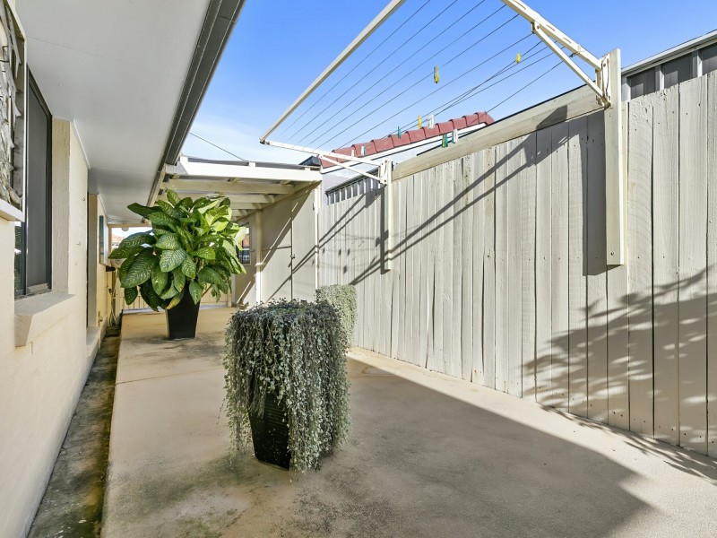 1 Seabreeze Court, Sandstone Point QLD 4511