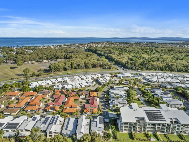 1 Seabreeze Court, Sandstone Point QLD 4511