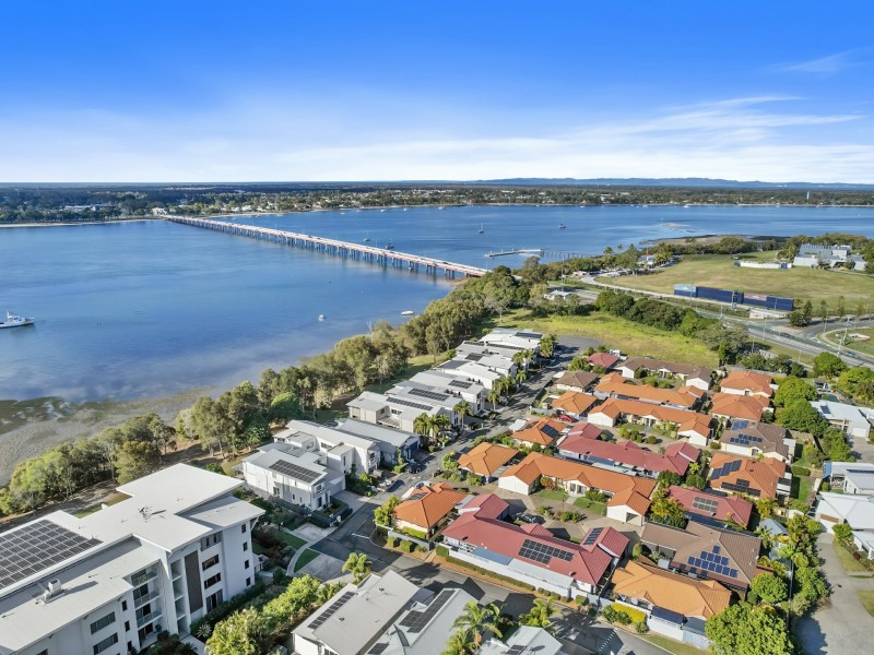 1 Seabreeze Court, Sandstone Point QLD 4511