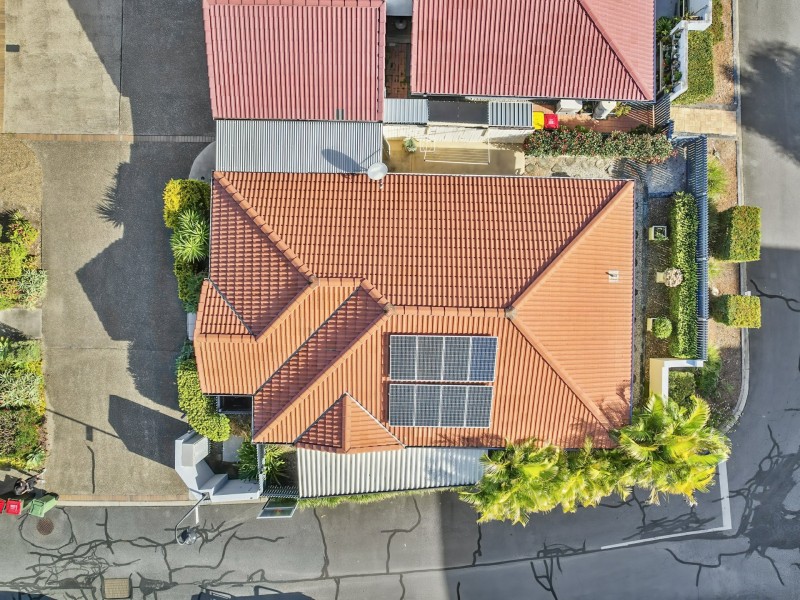 1 Seabreeze Court, Sandstone Point QLD 4511