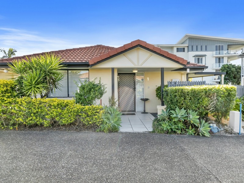 1 Seabreeze Court, Sandstone Point QLD 4511