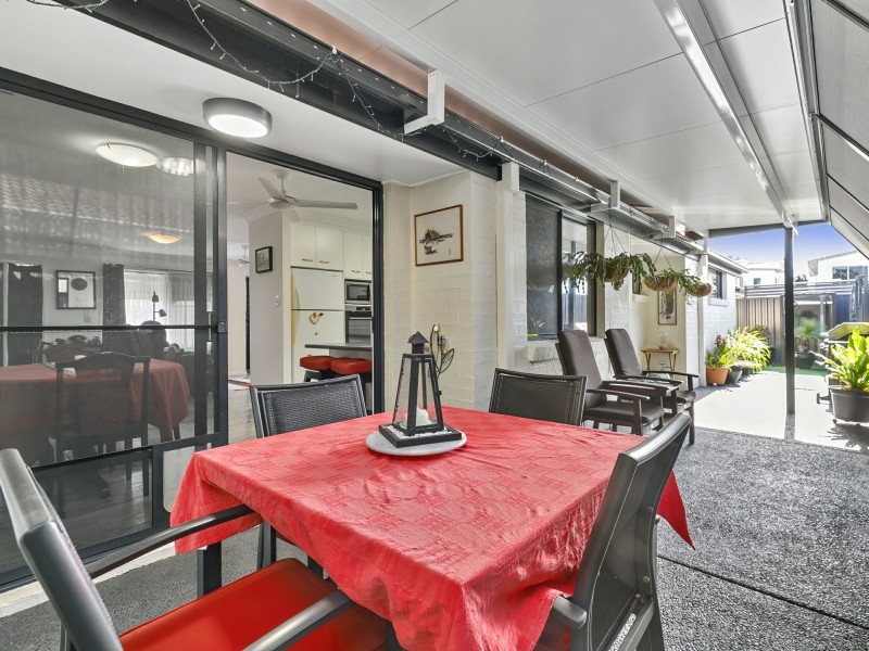7 Sandpiper Court, Sandstone Point QLD 4511