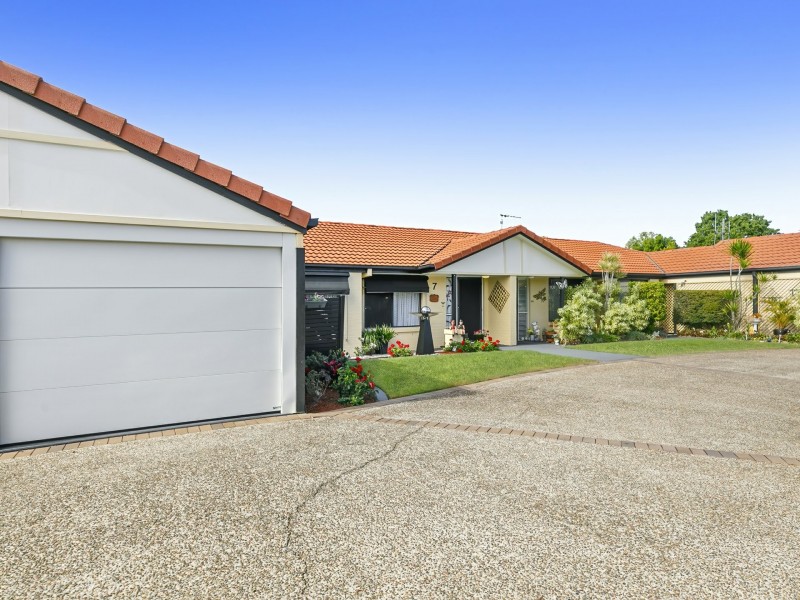 7 Sandpiper Court, Sandstone Point QLD 4511