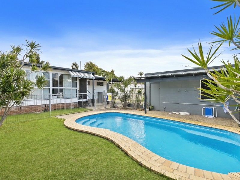 12 Avon Avenue, Banksia Beach QLD 4507