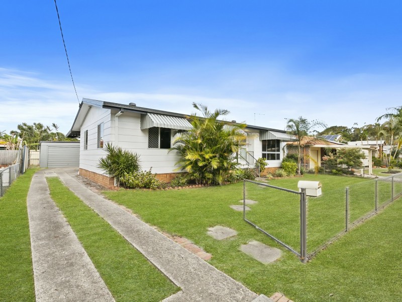 12 Avon Avenue, Banksia Beach QLD 4507