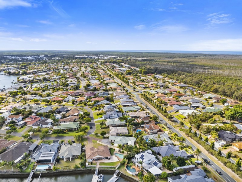 52 Topsail Circuit, Banksia Beach QLD 4507