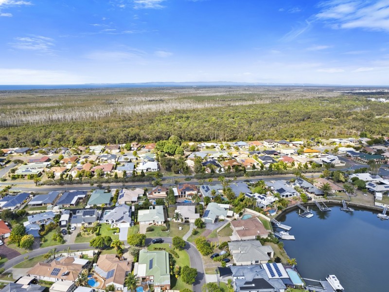 52 Topsail Circuit, Banksia Beach QLD 4507