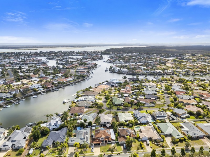 52 Topsail Circuit, Banksia Beach QLD 4507