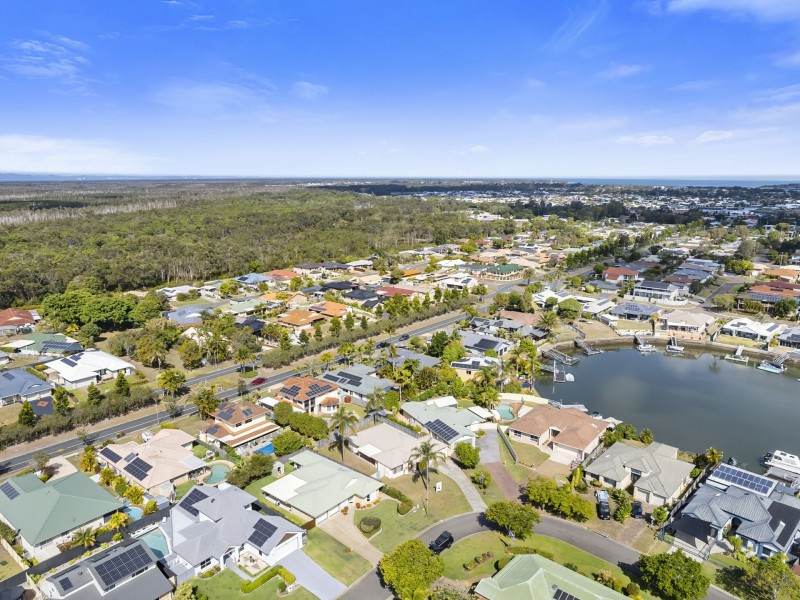 52 Topsail Circuit, Banksia Beach QLD 4507