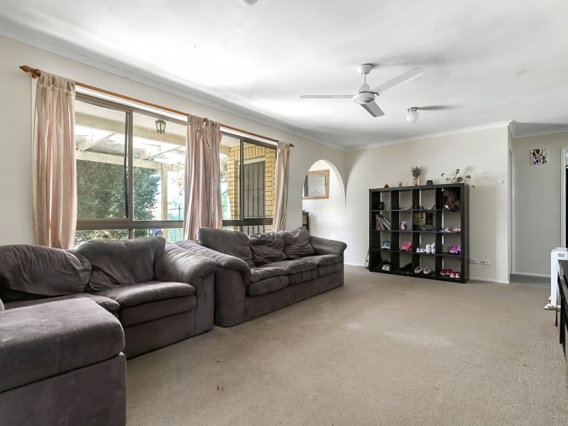 4 Charles Crescent, Beachmere QLD 4510