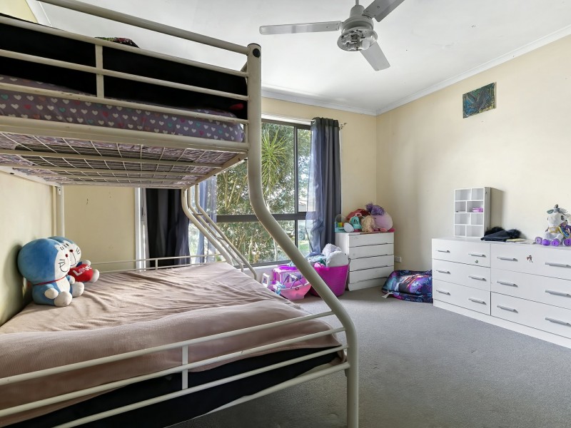 4 Charles Crescent, Beachmere QLD 4510