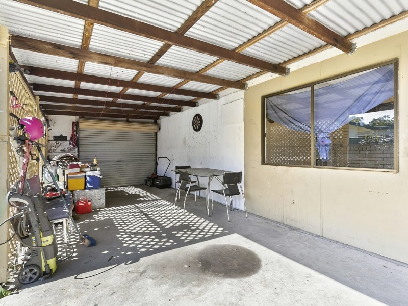 4 Charles Crescent, Beachmere QLD 4510