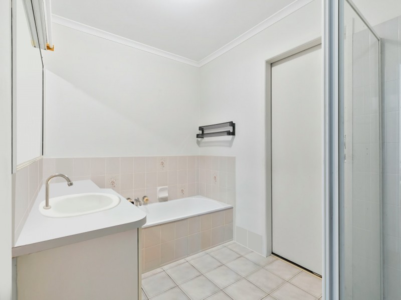 1 Yorkshire Drive, Banksia Beach QLD 4507