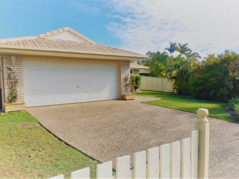 10 Albert Place, Sandstone Point QLD 4511