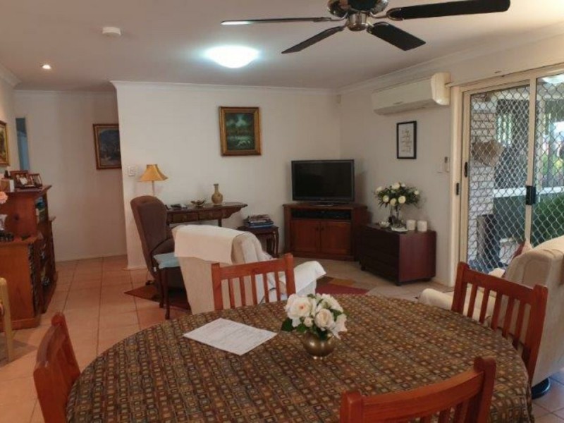 10 Albert Place, Sandstone Point QLD 4511