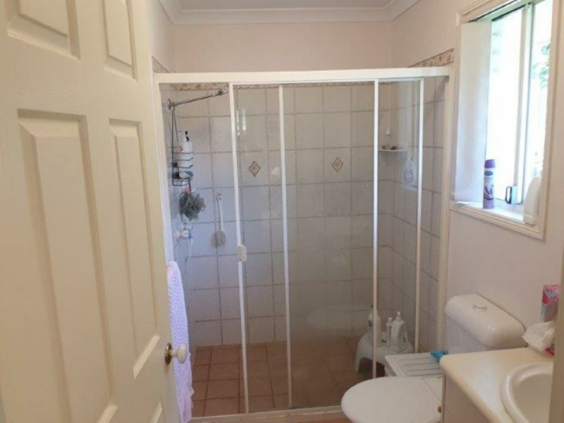 10 Albert Place, Sandstone Point QLD 4511