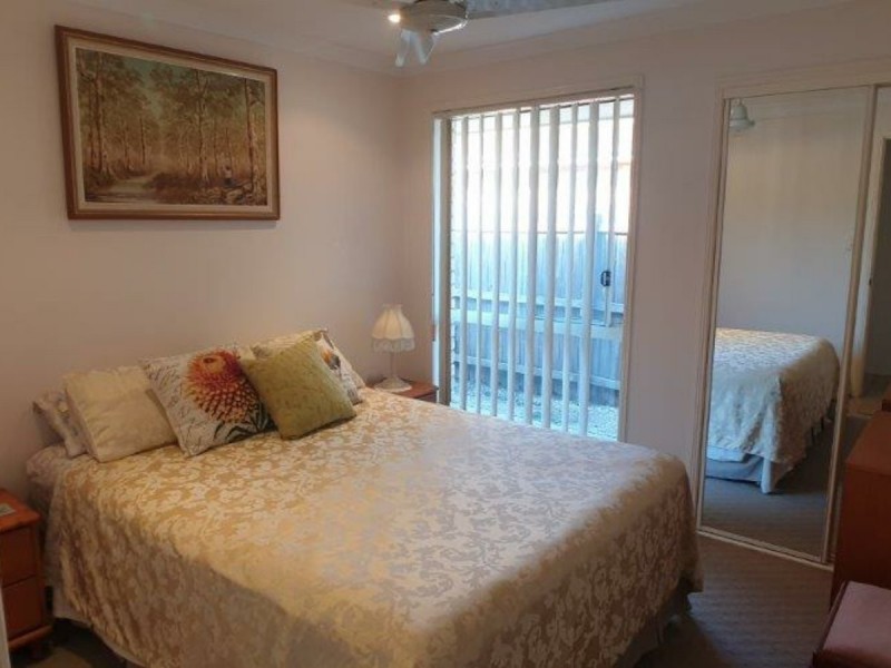 10 Albert Place, Sandstone Point QLD 4511