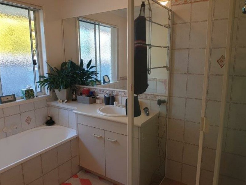 10 Albert Place, Sandstone Point QLD 4511