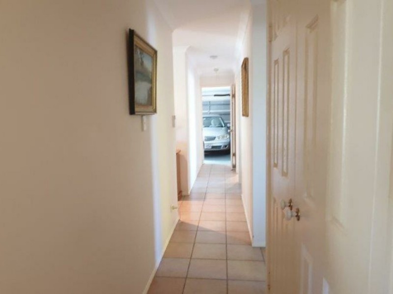 10 Albert Place, Sandstone Point QLD 4511